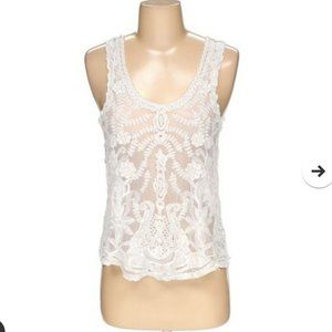 SOLD - 🌺Tea n Rose Sleeveless Lace Top